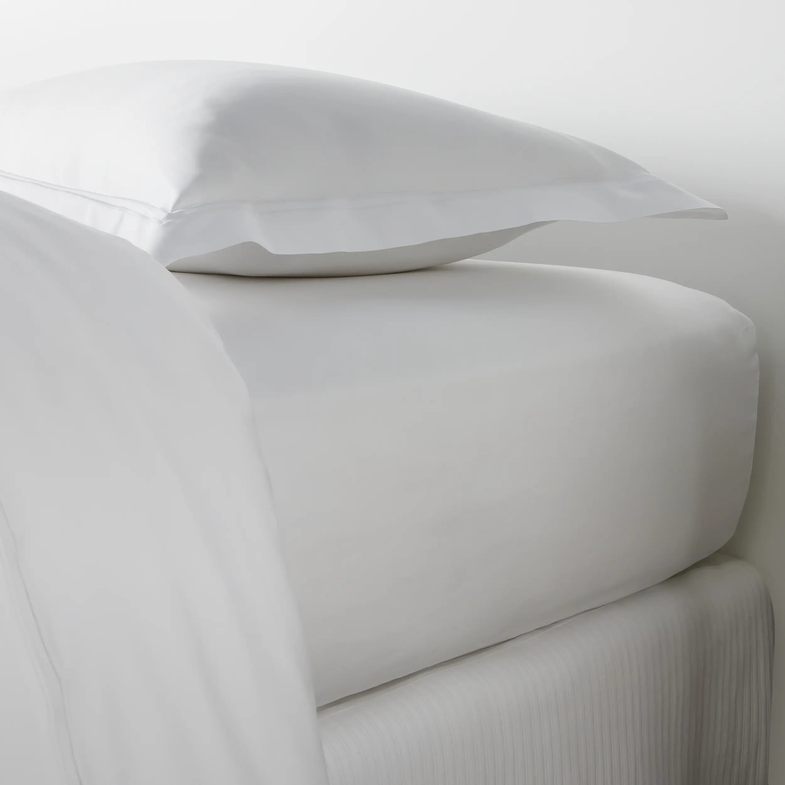 Literie hôtel, fournisseur matelas haut de gamme pour l'hôtellerie - Housse  de rangement pour couette et couverture